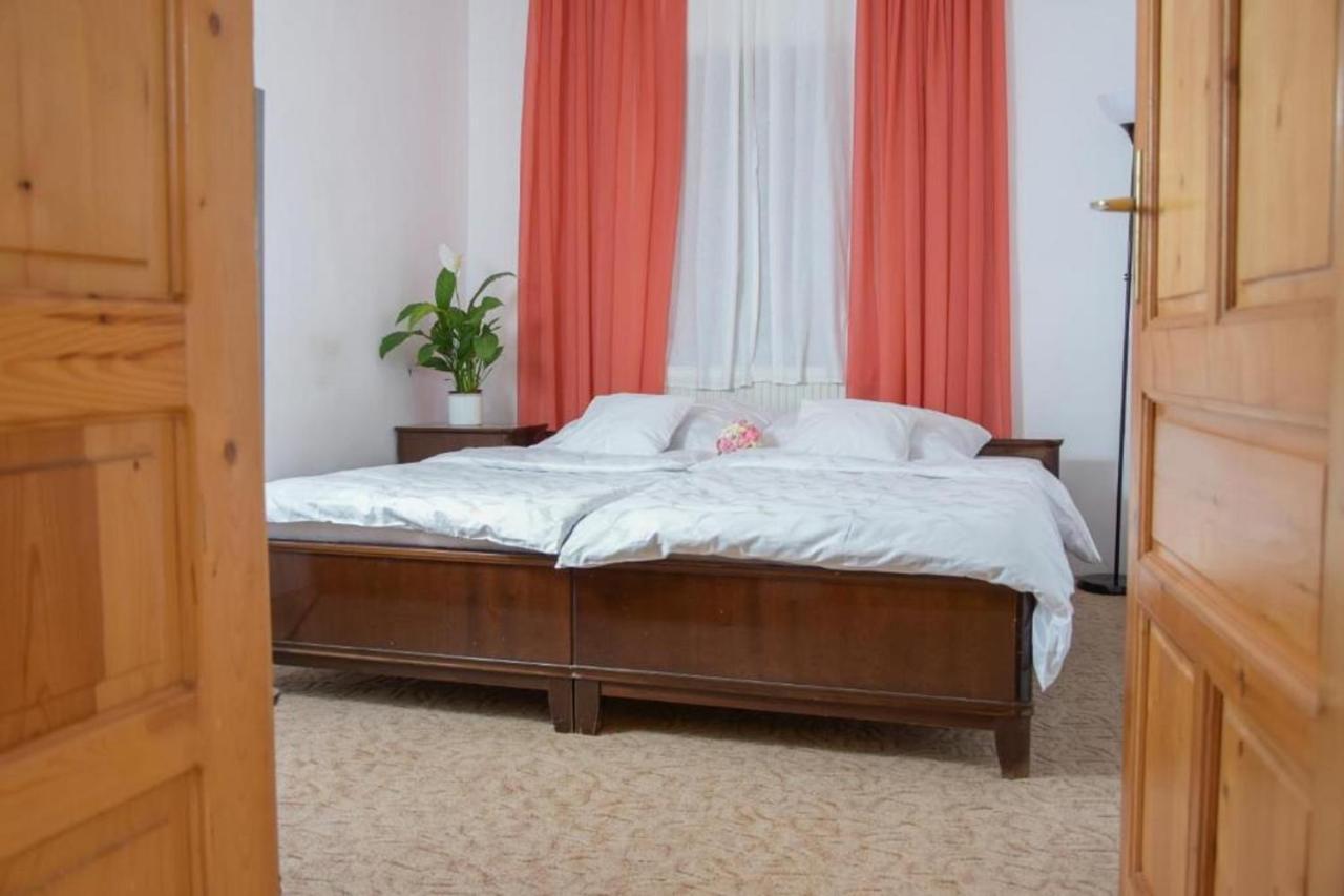 Erzsebet Vendeghaz Es Apartman Hajdúszoboszló Exterior foto
