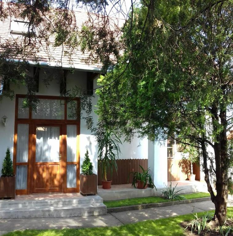 Erzsebet Vendeghaz Es Apartman Hajdúszoboszló Exterior foto